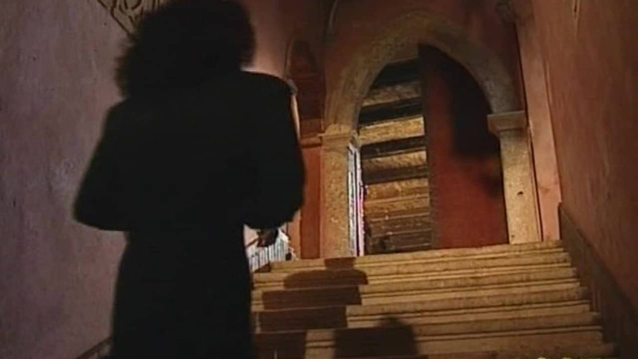 Confessioni erotiche di una moglie infedele backdrop