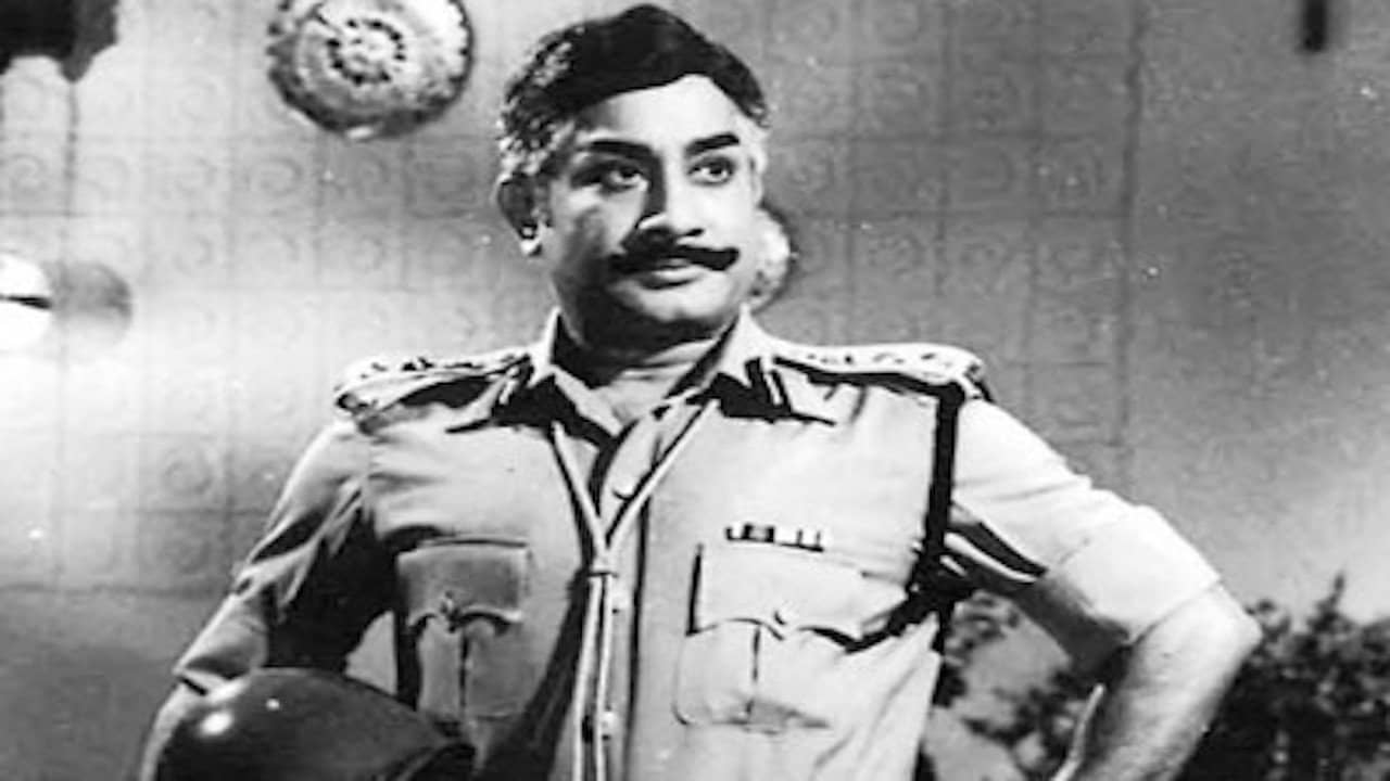 Thanga Padhakkam backdrop