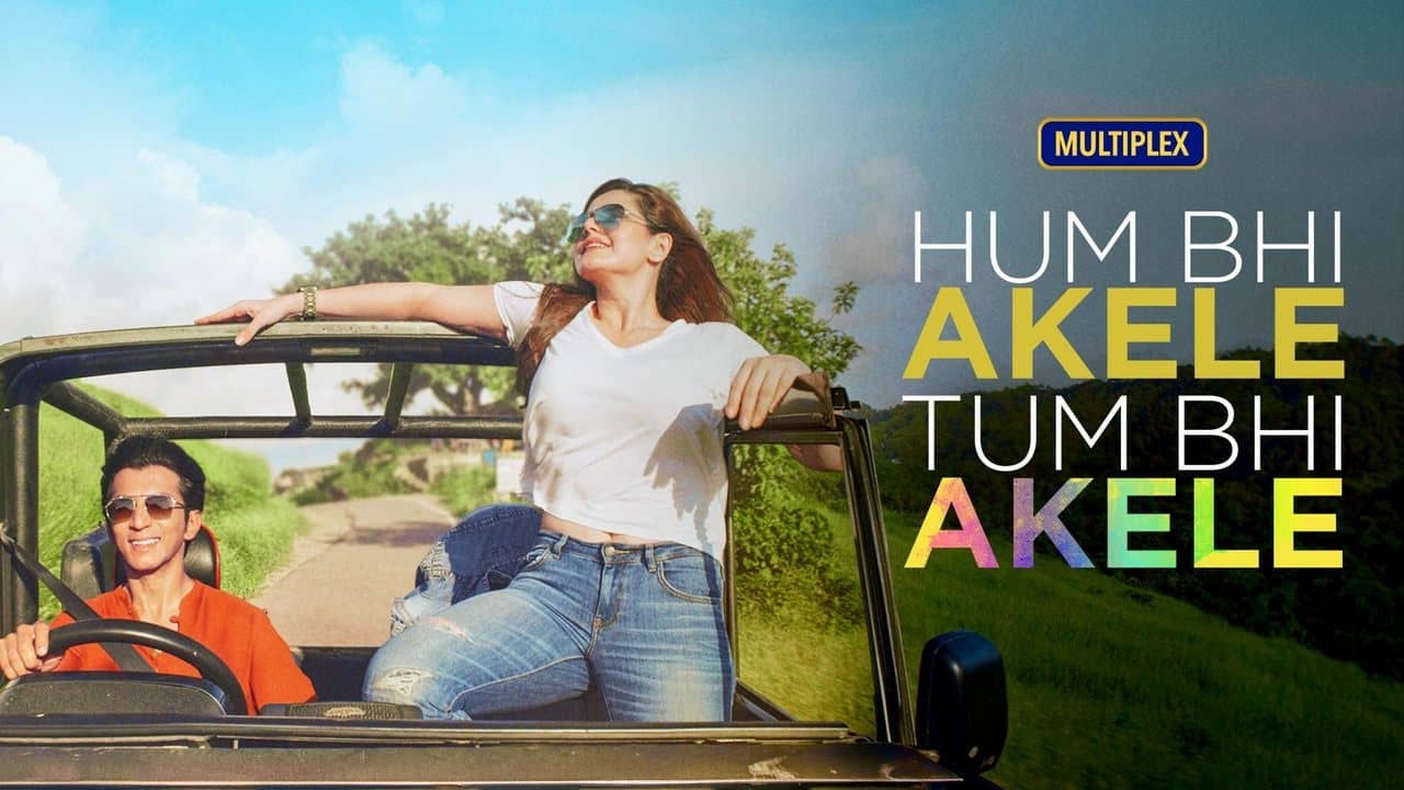 Hum Bhi Akele Tum Bhi Akele backdrop