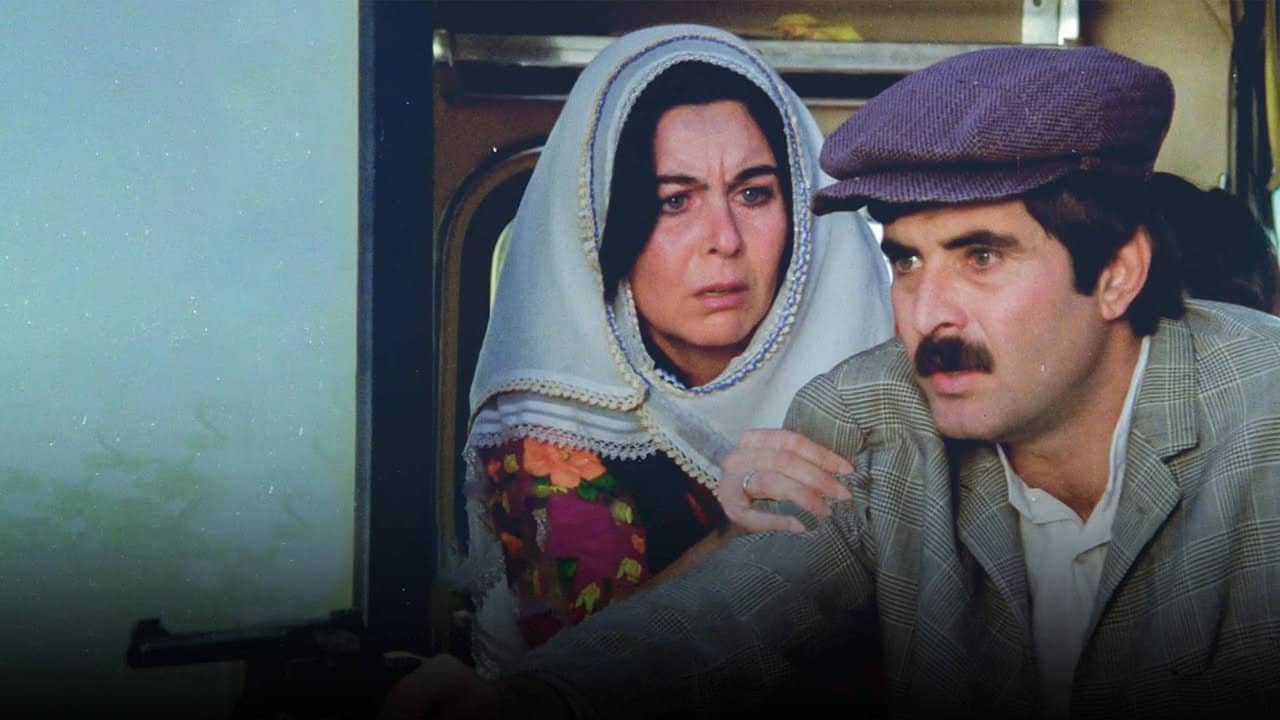 Kaçak backdrop