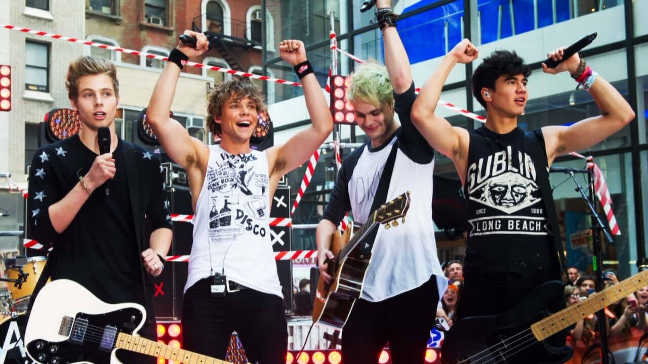 5 Seconds of Summer: So Perfect backdrop