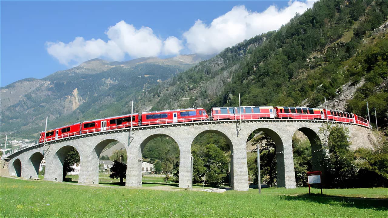 Die gefährlichsten Bahnstrecken der Welt backdrop