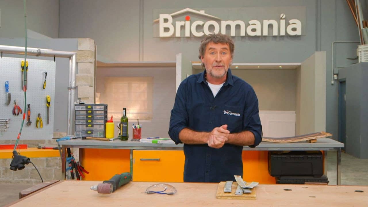 Bricomanía backdrop