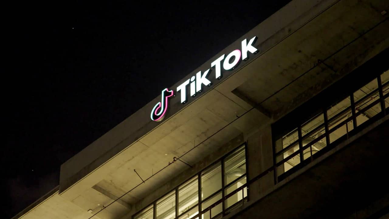 TikTok: Under the Influence backdrop