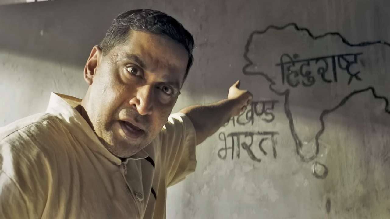 Gandhi Godse Ek Yudh backdrop