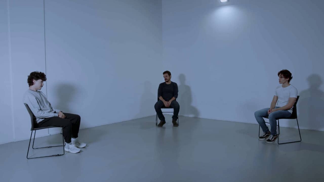Lá Fora backdrop