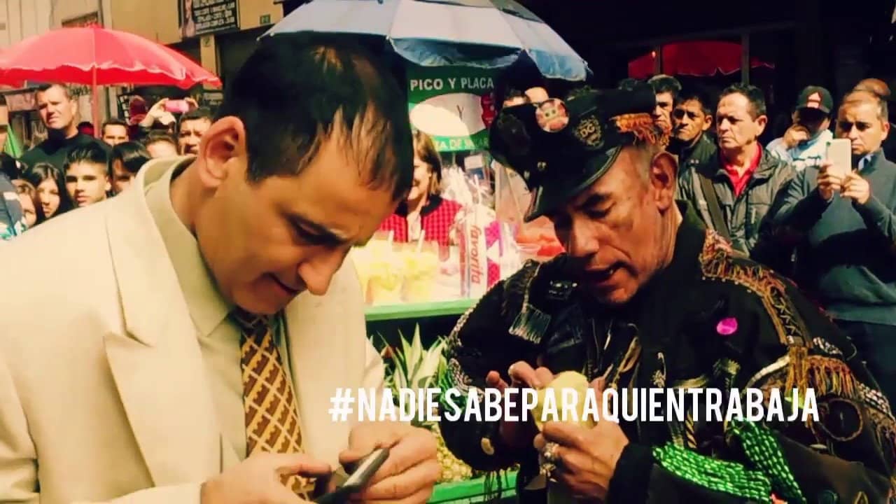 Nadie sabe para quien trabaja backdrop