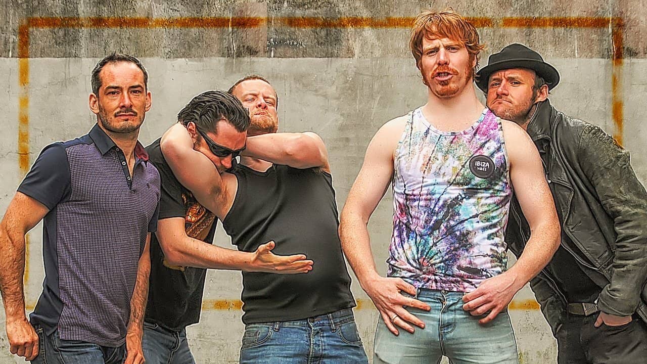 Hardy Bucks backdrop