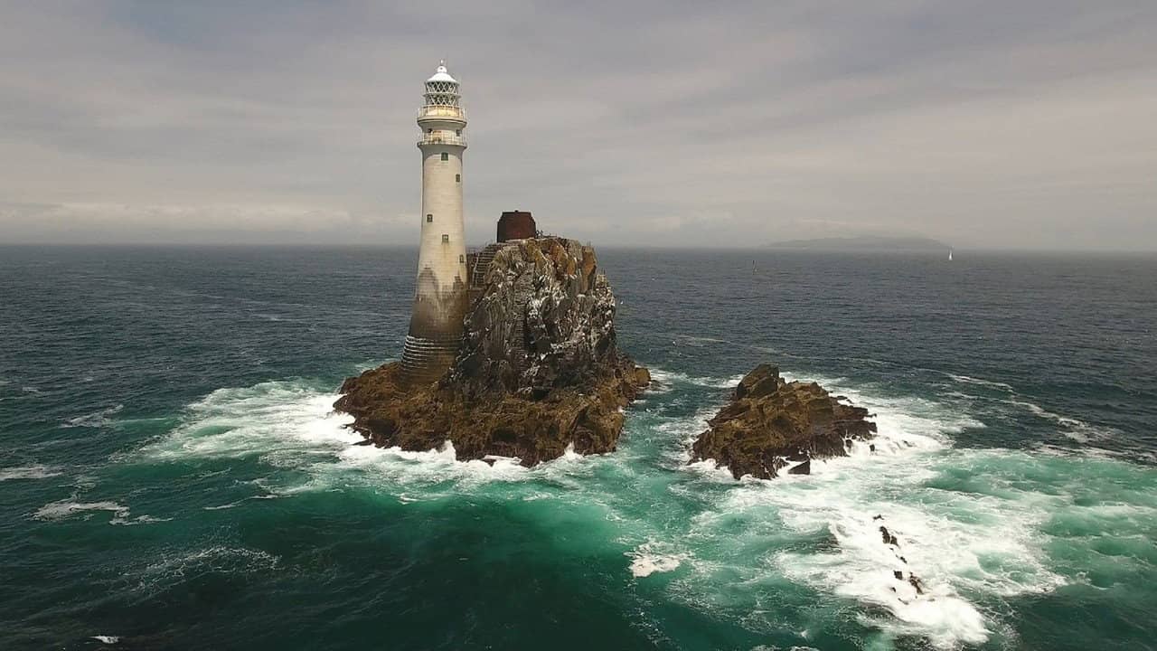 Great Lighthouses of Ireland backdrop