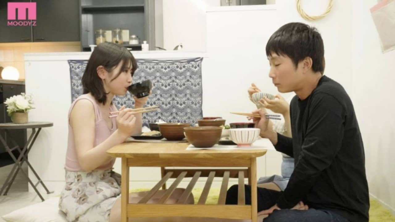 ノーブラで誘惑してくる彼女のお姉さんに興奮して性欲モンスター化!コンドーム1箱使い切っても更にヤリまくった backdrop