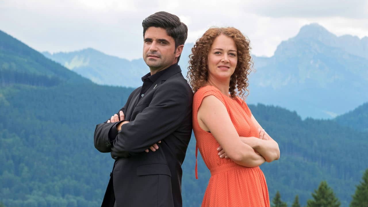Tonio & Julia backdrop