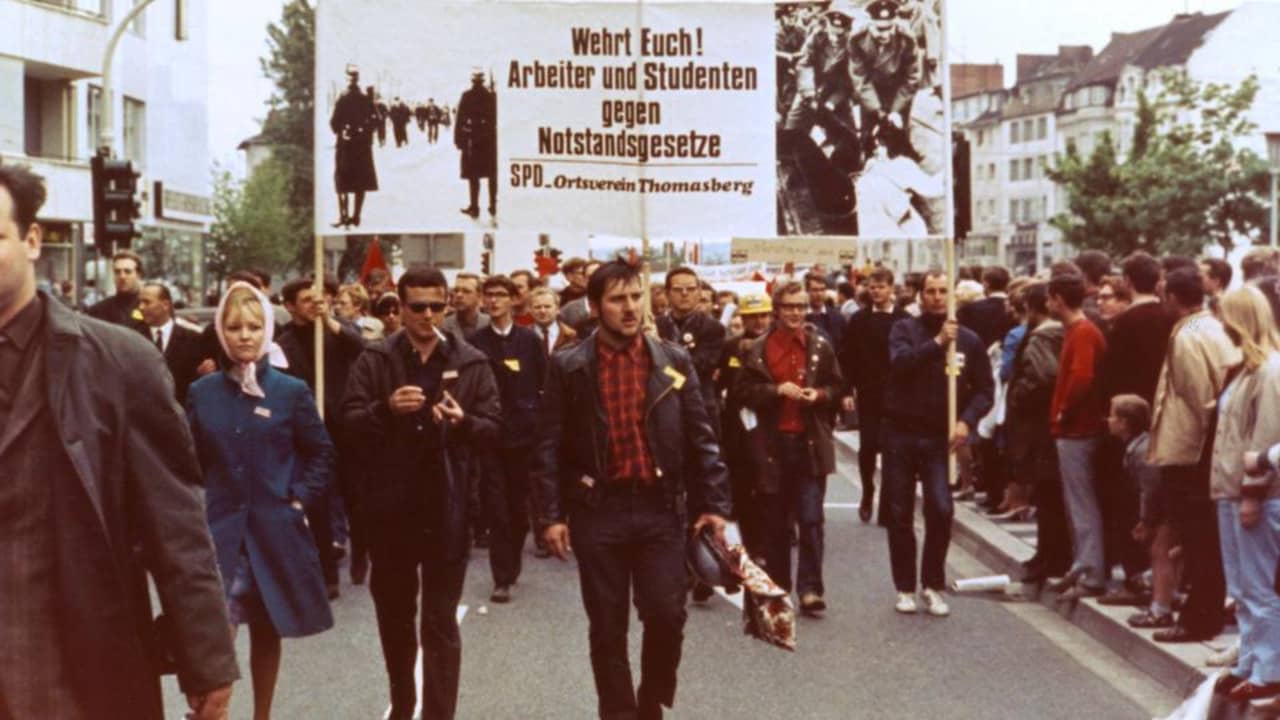 Die verrückten 68er backdrop