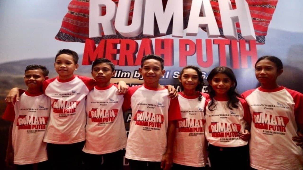 The House of Red and White backdrop