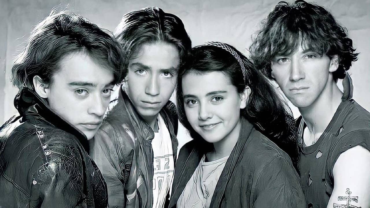 Pobre juventud backdrop