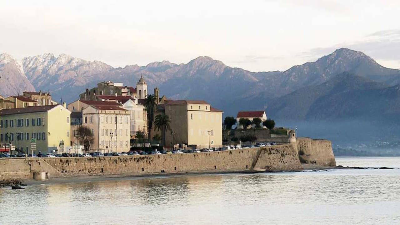 Corsica Story Une Histoire de La Violence backdrop