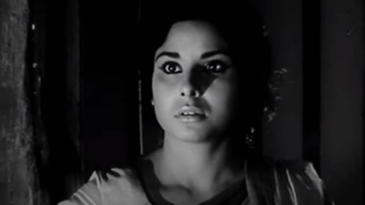 Thana Theke Aschi backdrop