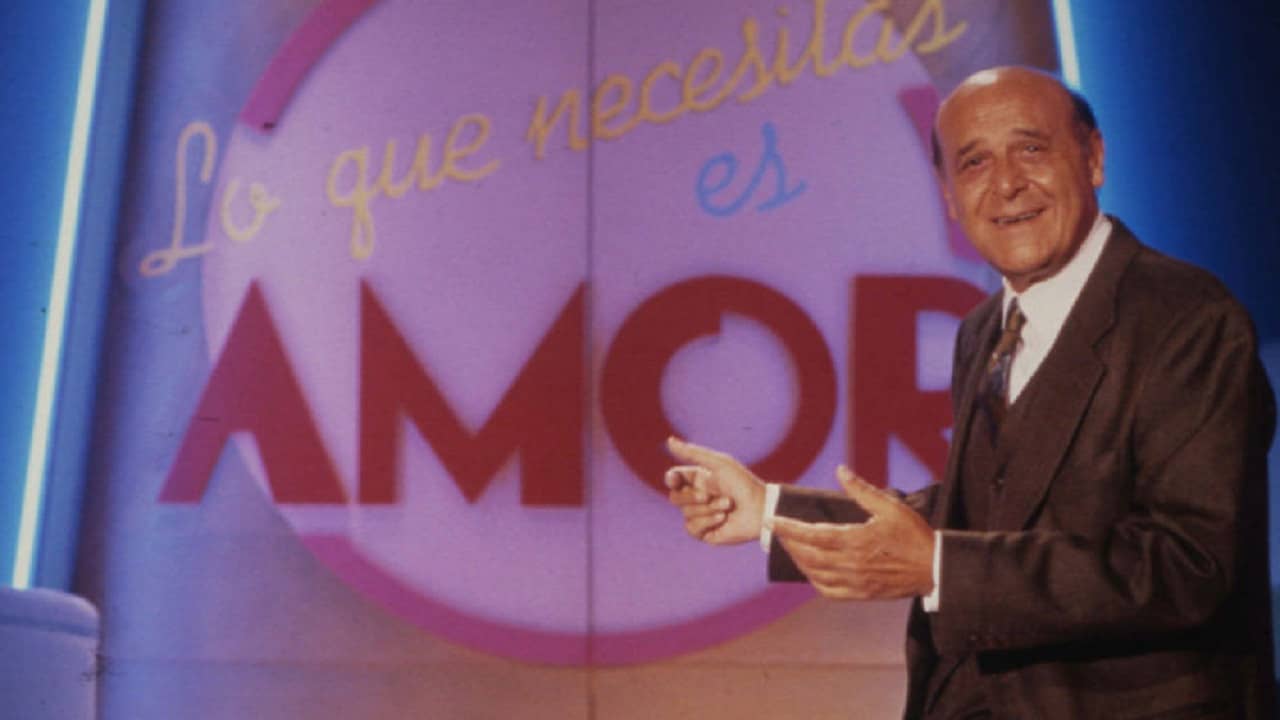 Lo que necesitas es amor backdrop