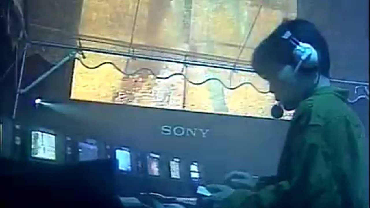 TV WAR backdrop