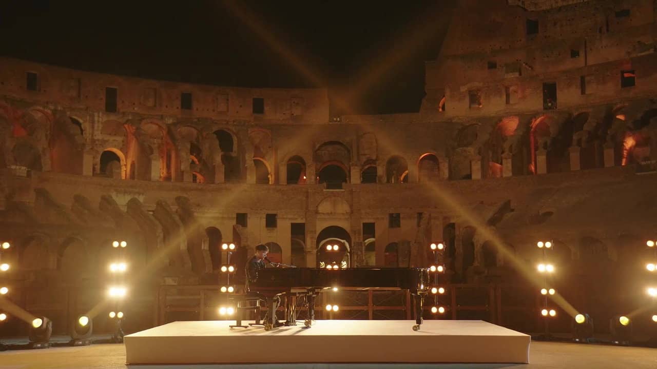 Ultimo: Buongiorno vita - L’evento, live al Colosseo backdrop