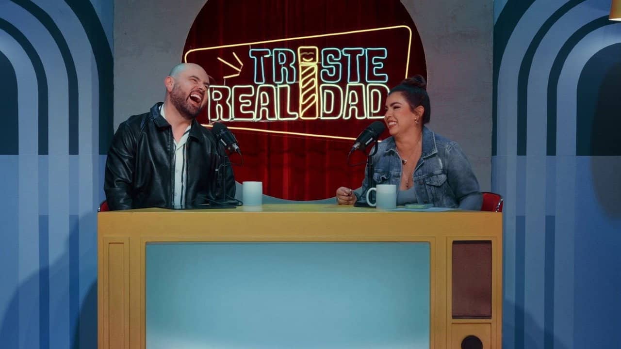 Triste Realidad backdrop