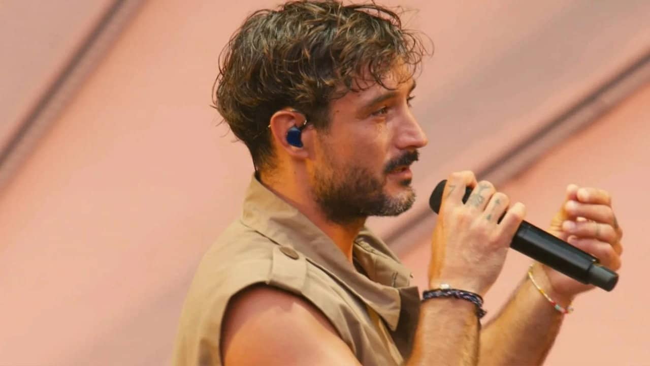 Jérémy Frerot en concert au F'Estivada de Rodez backdrop
