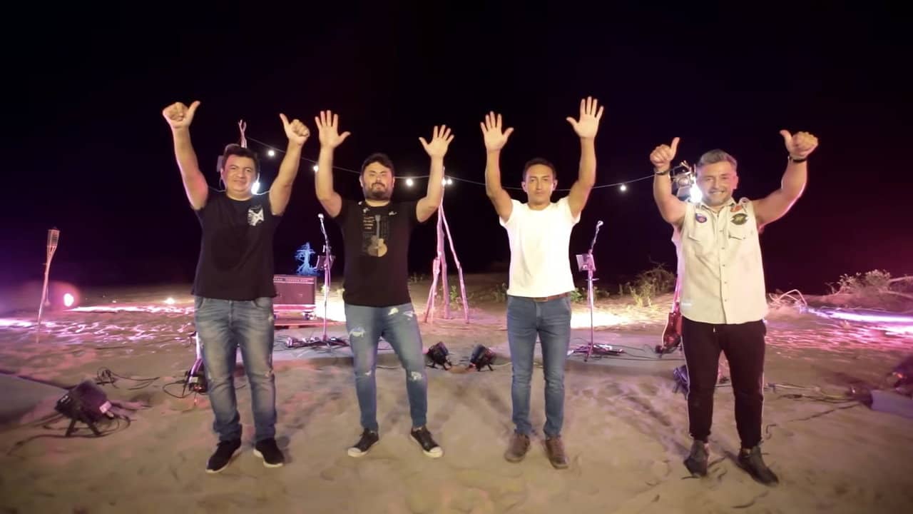Cantando desde el Río Dulce backdrop