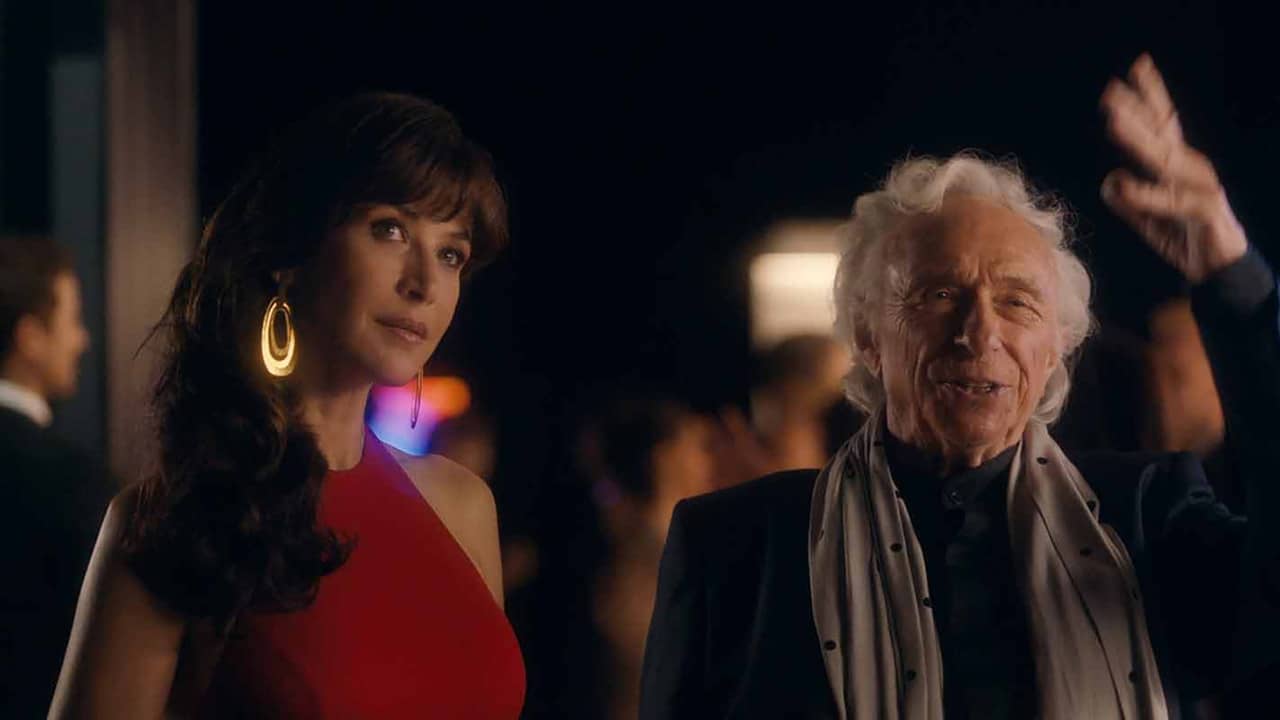 Mme Mills, une voisine si parfaite backdrop