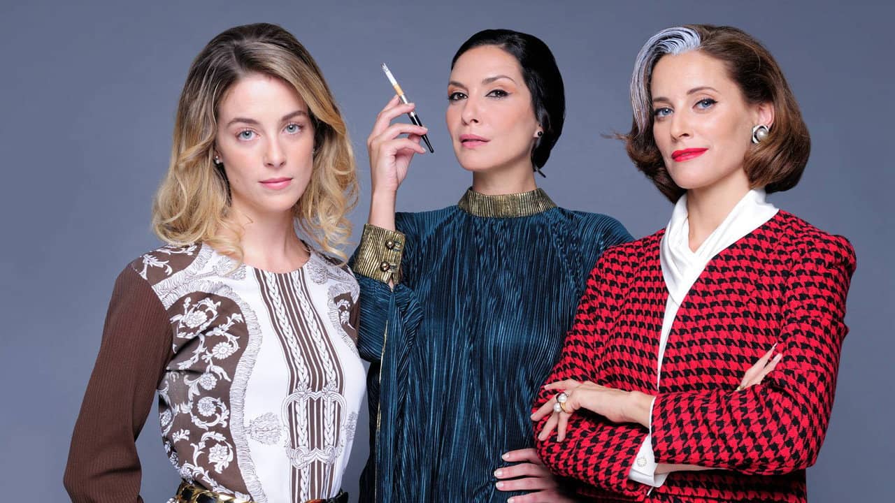 3 Women backdrop