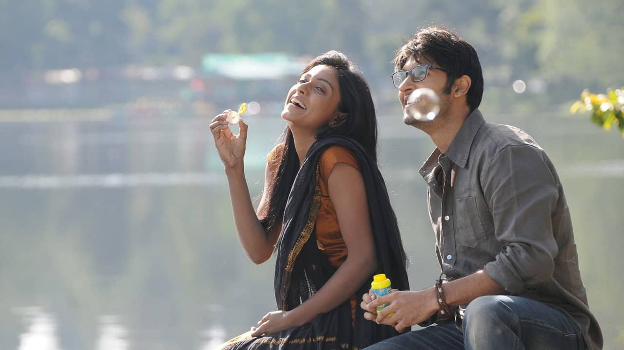 Uyir Mozhi backdrop