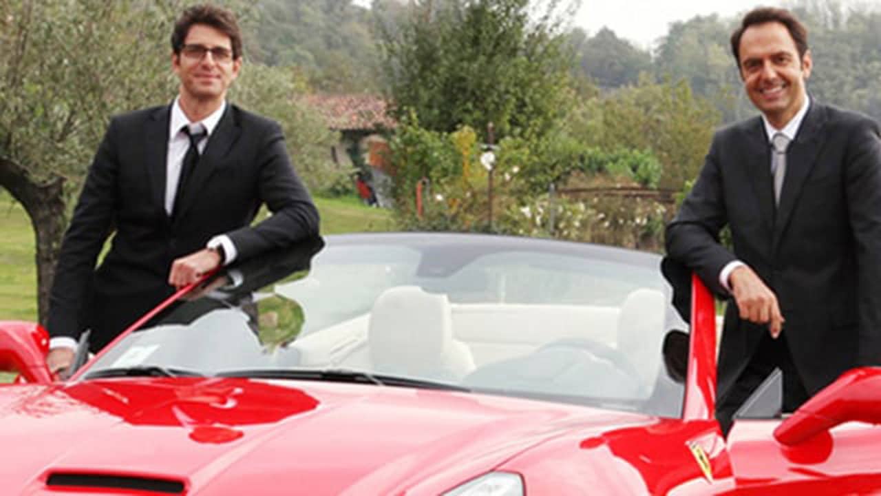 Una Ferrari per due backdrop