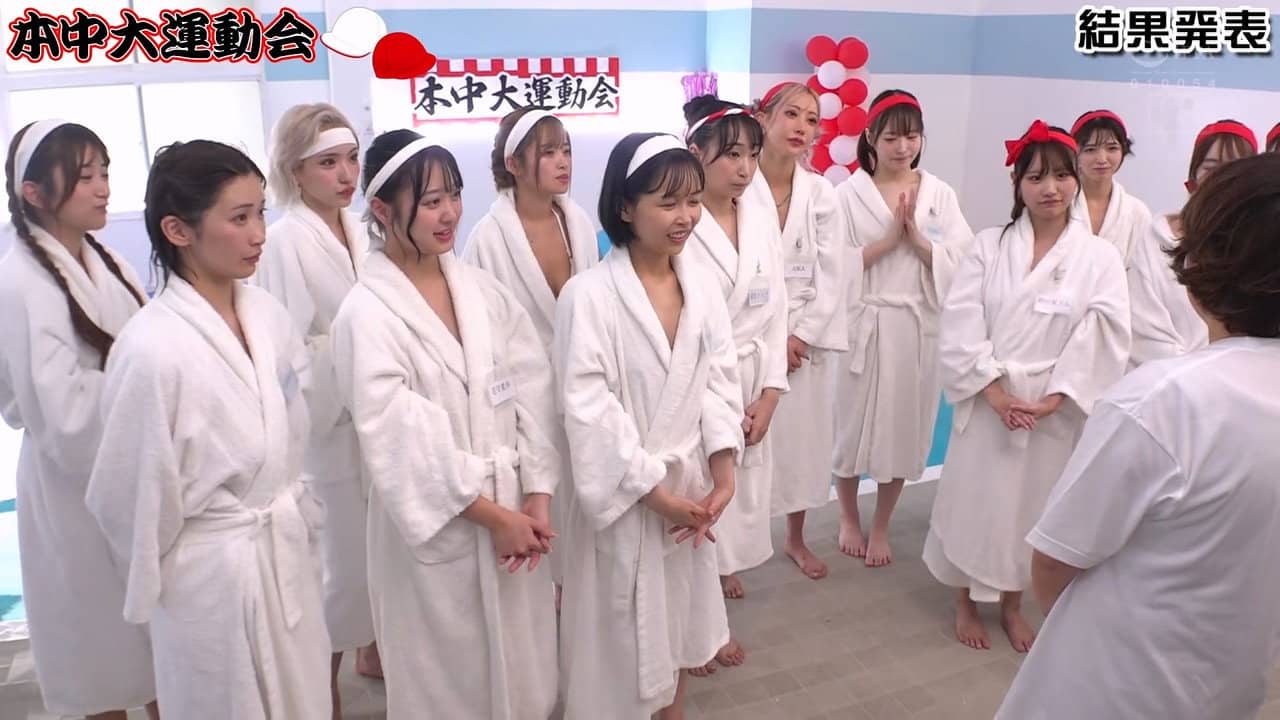 本中 全裸大運動会 おっぱいもマ●コもアナルも丸出しで、走って跳んで中出しして…本中女子13人のびちゃびちゃ青春メモリアル! backdrop