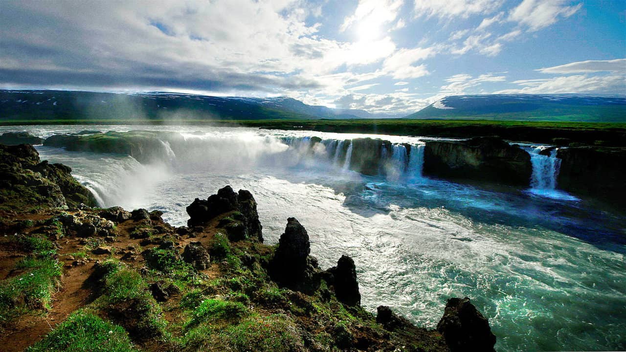 Iceland: On Top of the World backdrop