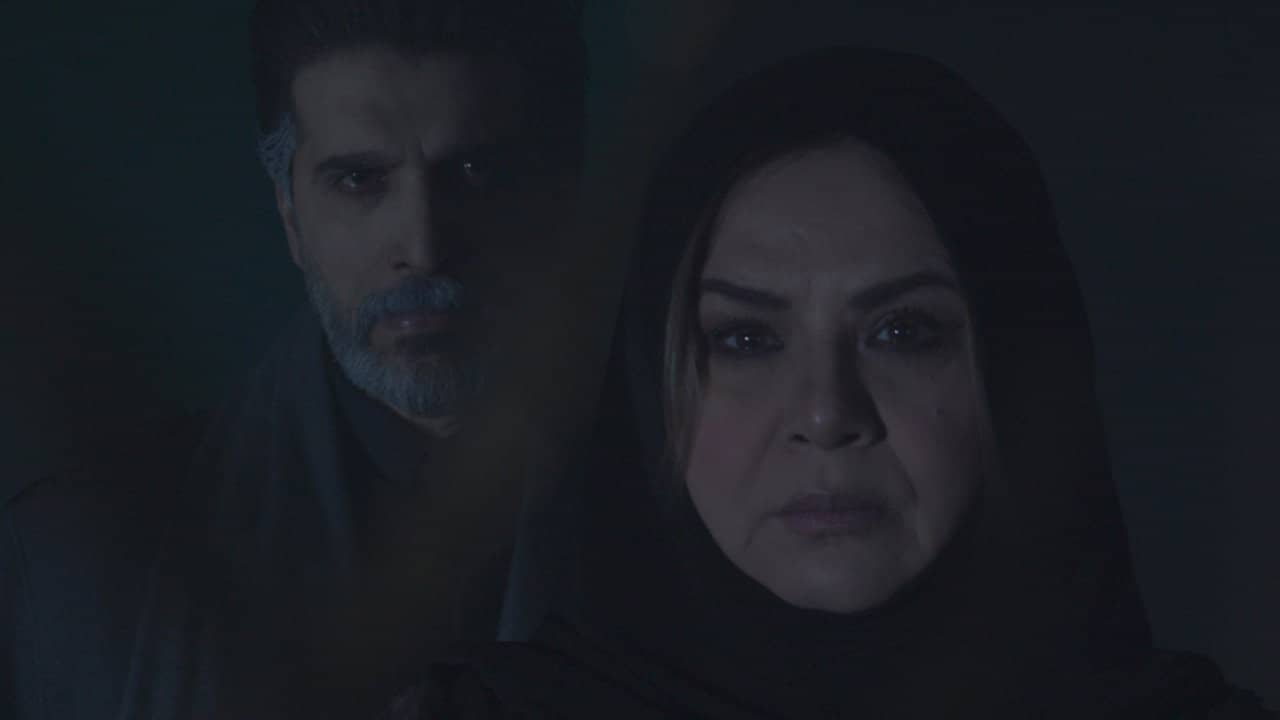 الأم طليعة backdrop