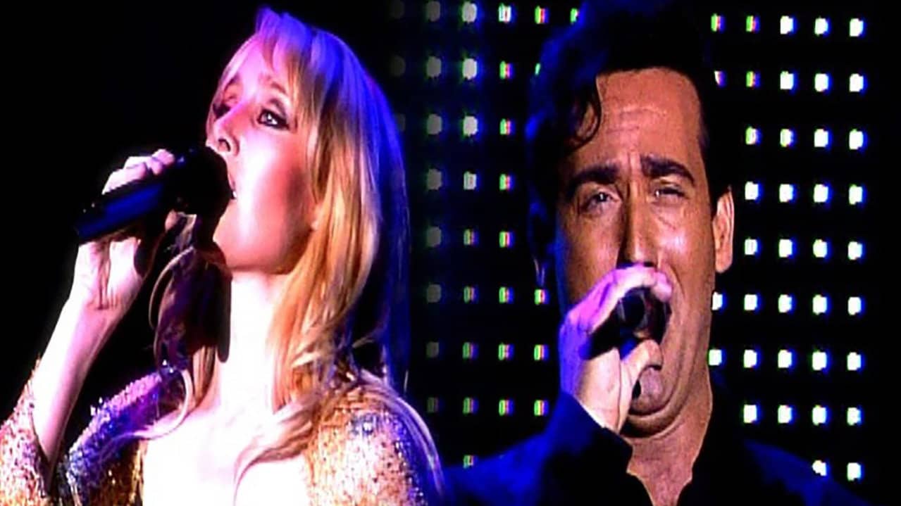 Innocence - En Concierto backdrop