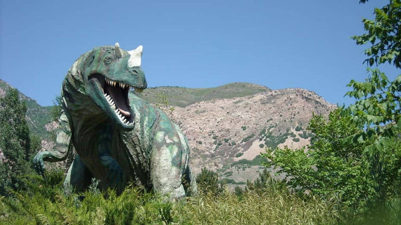 When Dinosaurs Ruled backdrop