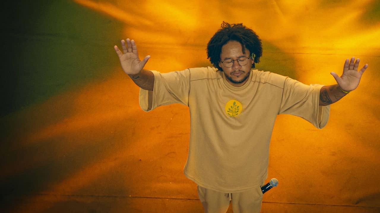 Emicida: AmarElo – Ao Vivo backdrop