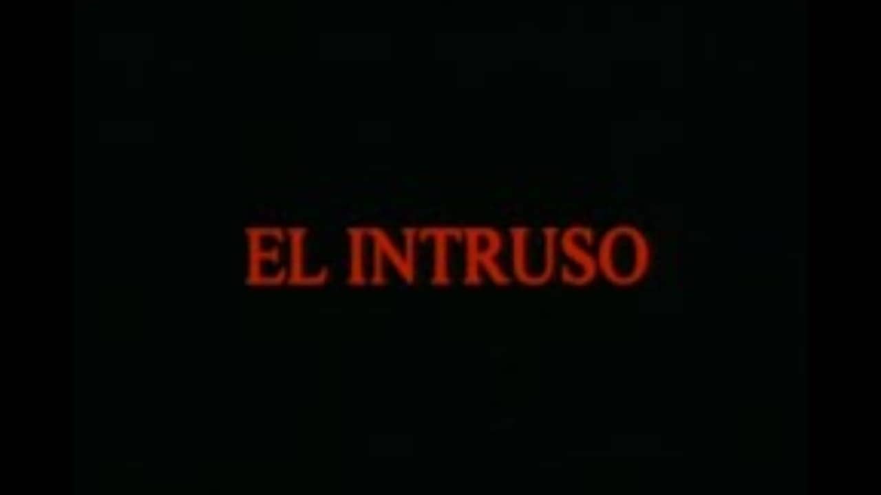 El Intruso backdrop
