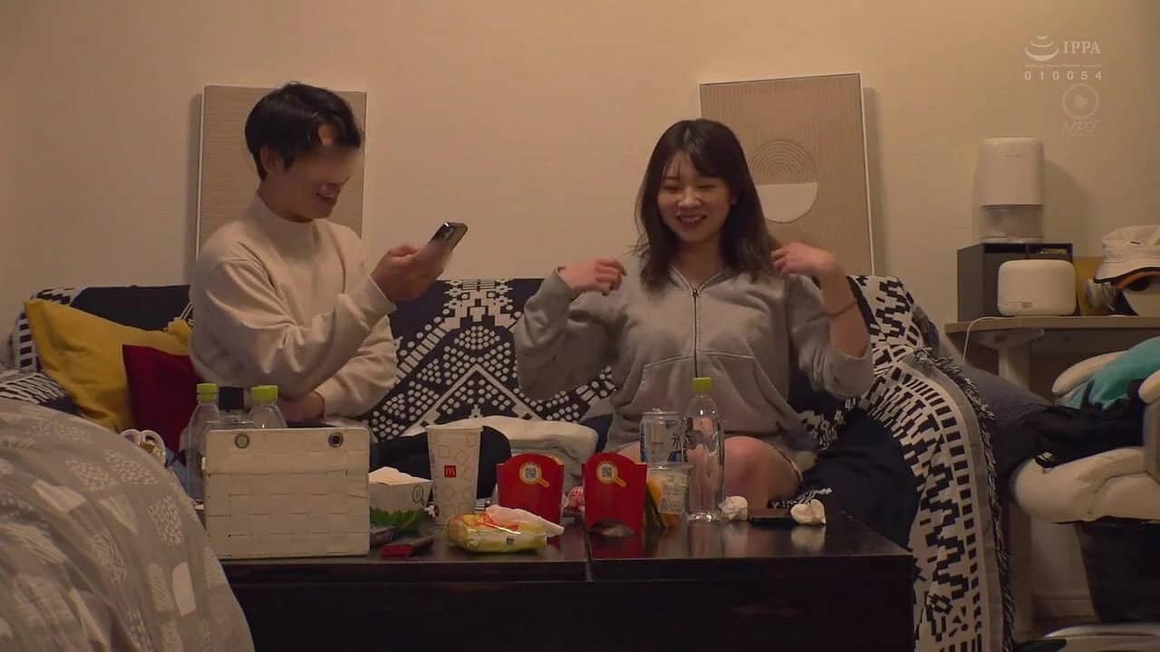〇ー〇ーイーツは自由勤務だから「ナンパしていいんじゃない?」 巨乳配達員をその場でナンパし家に連れ込み盗撮 口説いてハメてそのまま勝手にAV発売。 backdrop